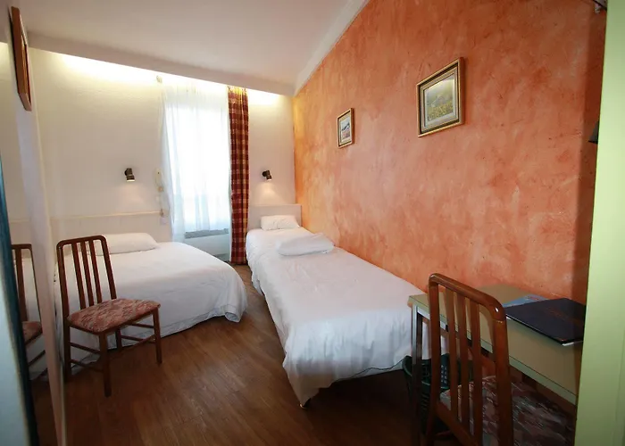 Saint Andre Gare Sncf מלון 2*